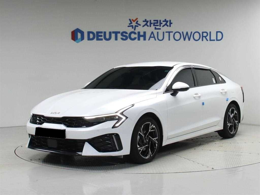 Kia K5 — photo 02