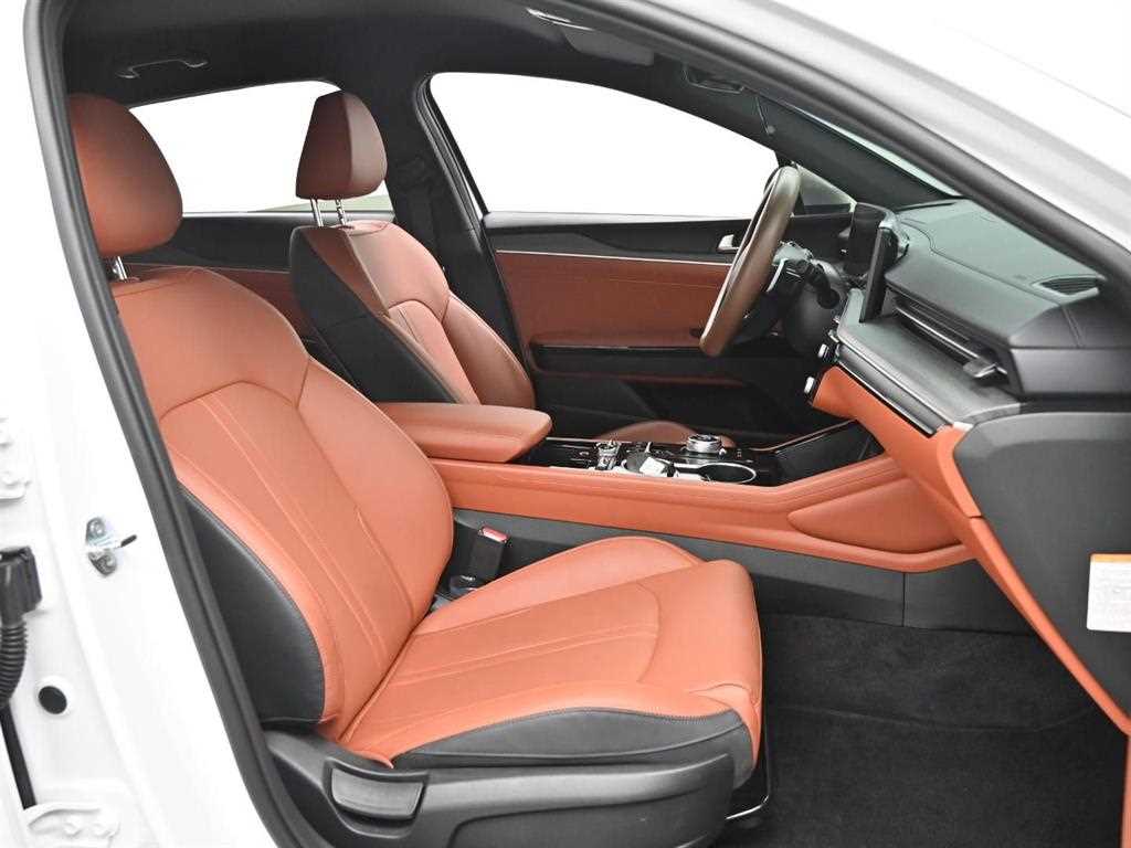 Kia K5 — photo 10