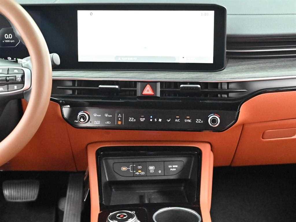 Kia K5 — photo 11
