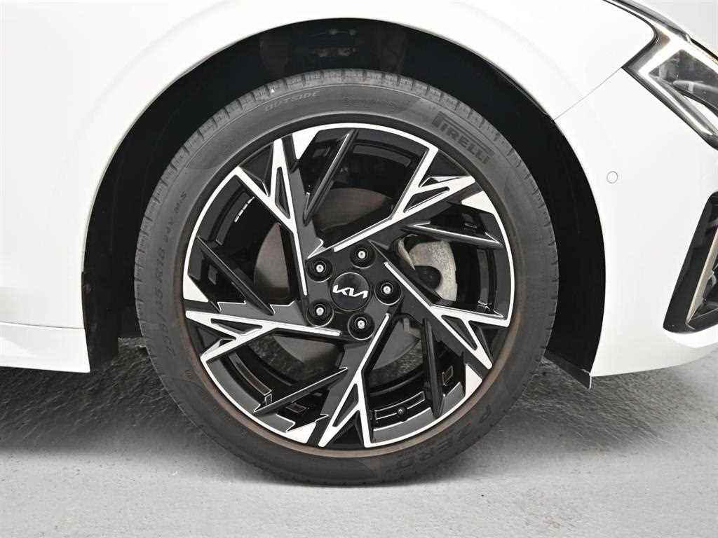Kia K5 — photo 16