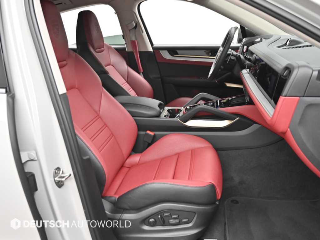 Porsche Cayenne — photo 10