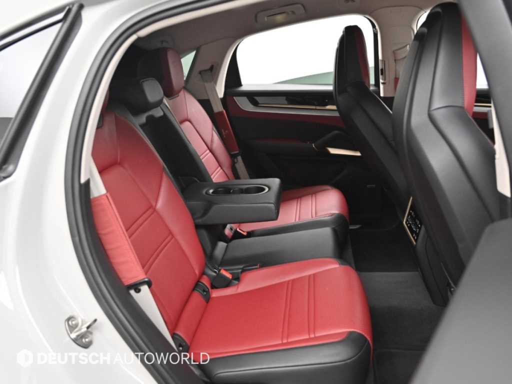 Porsche Cayenne — photo 12