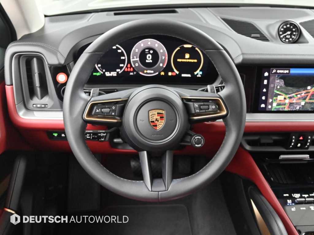 Porsche Cayenne — photo 13