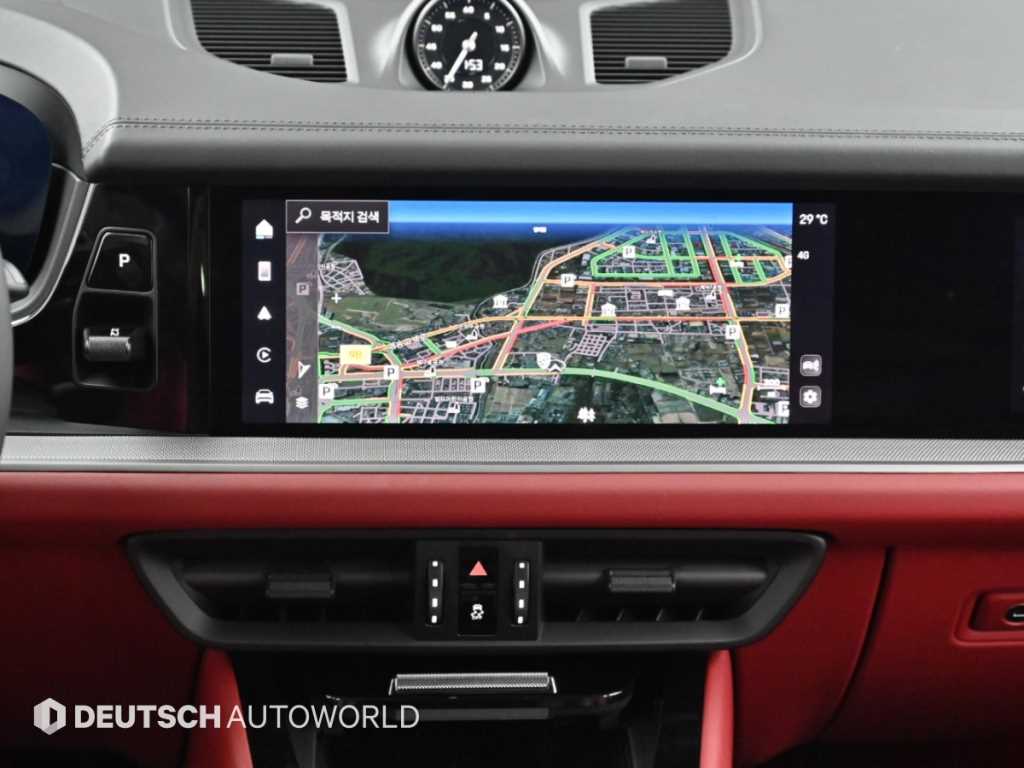 Porsche Cayenne — photo 14