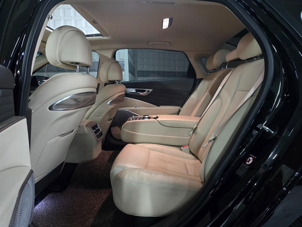 Kia K9 — photo 02