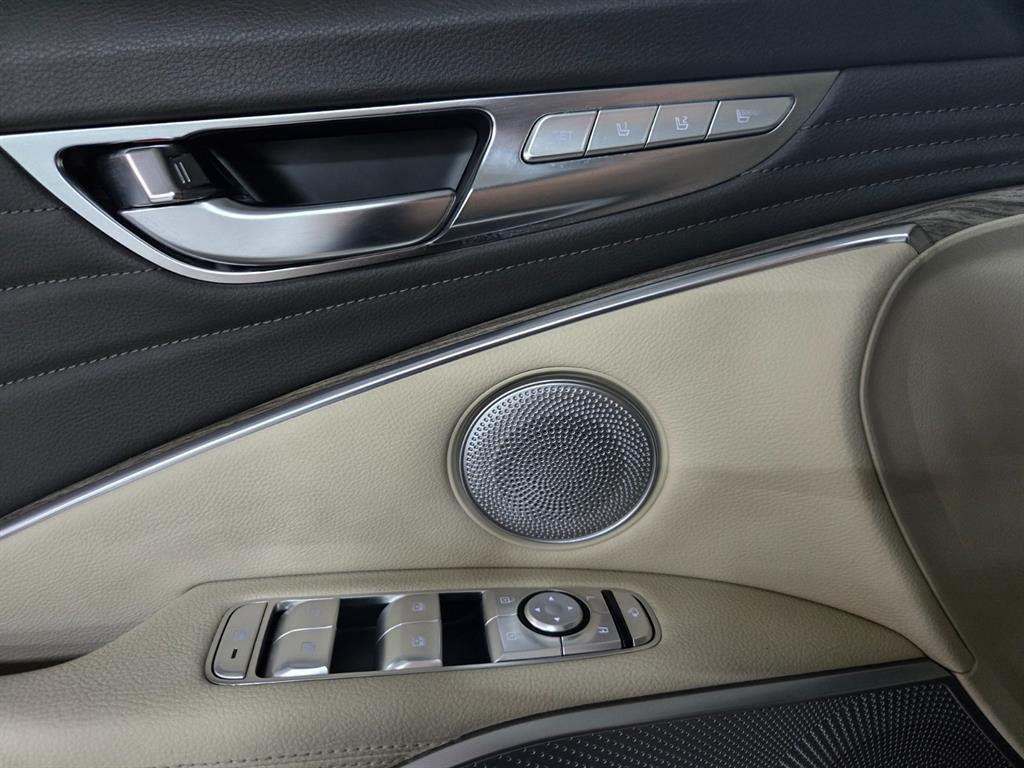 Kia K9 — photo 16