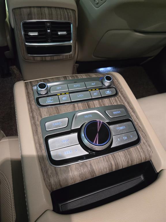 Kia K9 — photo 18