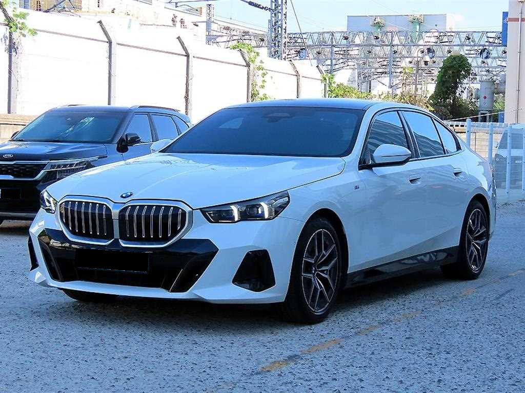 BMW 5-Series — photo 02