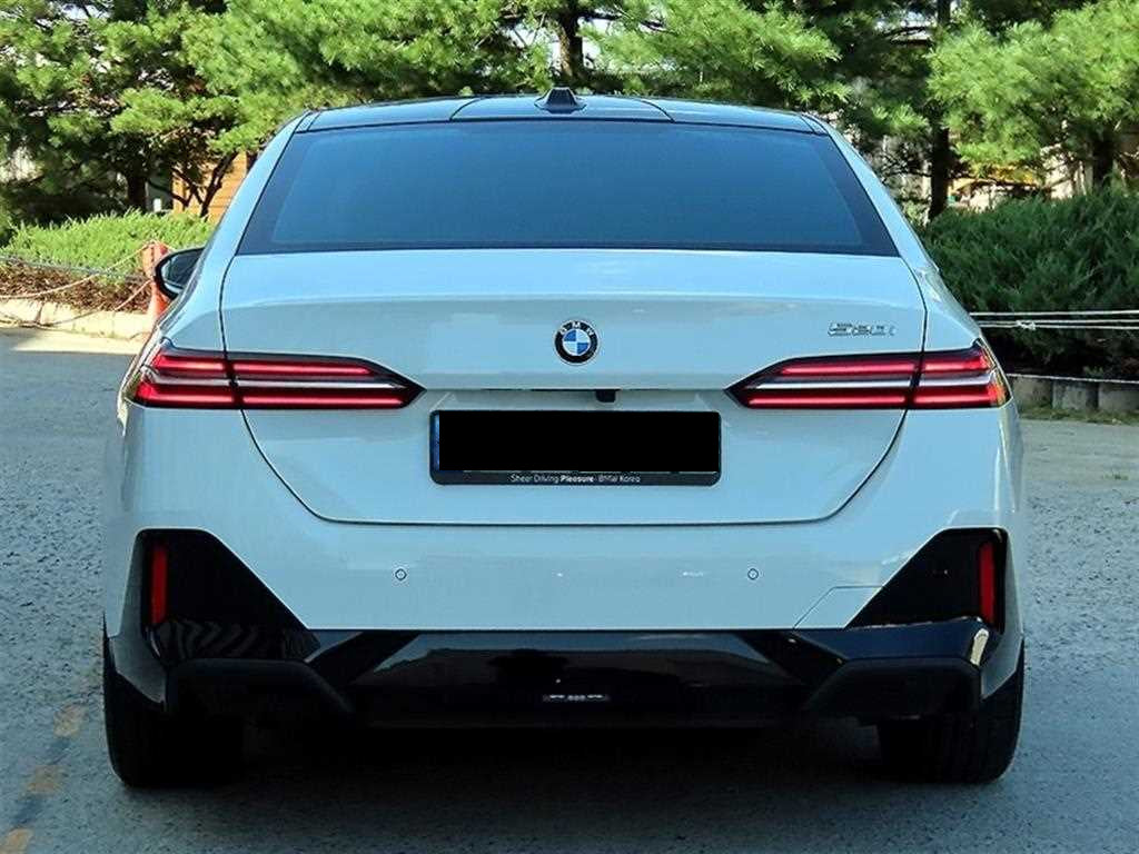 BMW 5-Series — photo 04