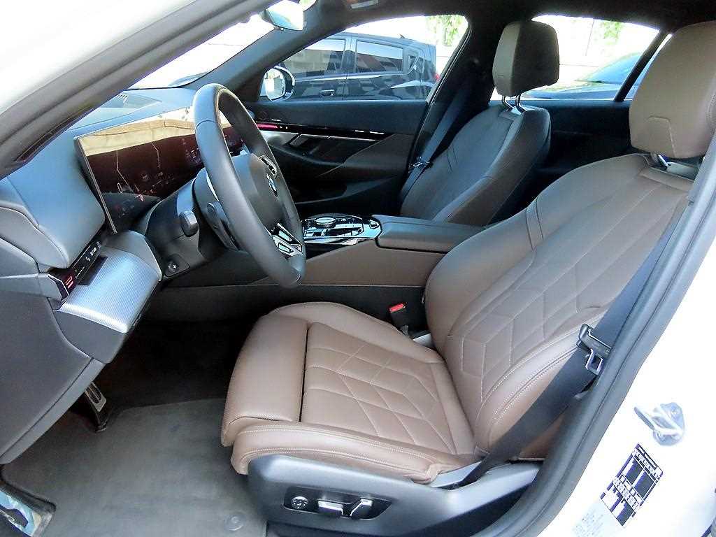 BMW 5-Series — photo 05