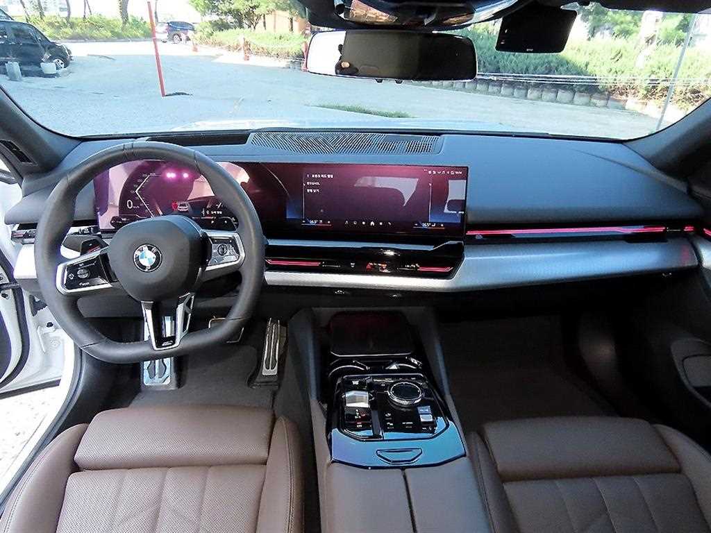 BMW 5-Series — photo 07