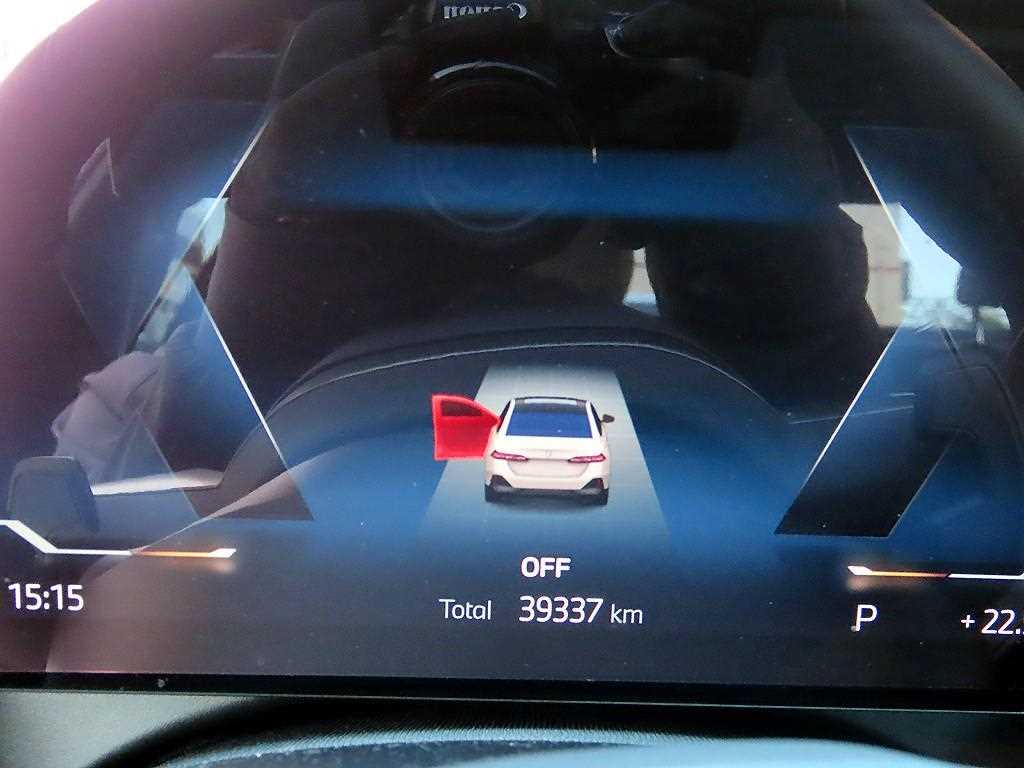 BMW 5-Series — photo 09