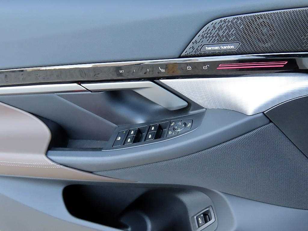 BMW 5-Series — photo 12