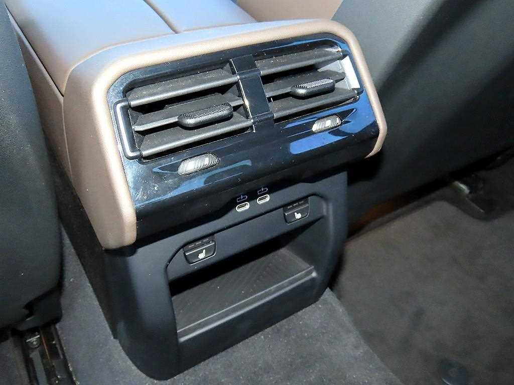 BMW 5-Series — photo 16