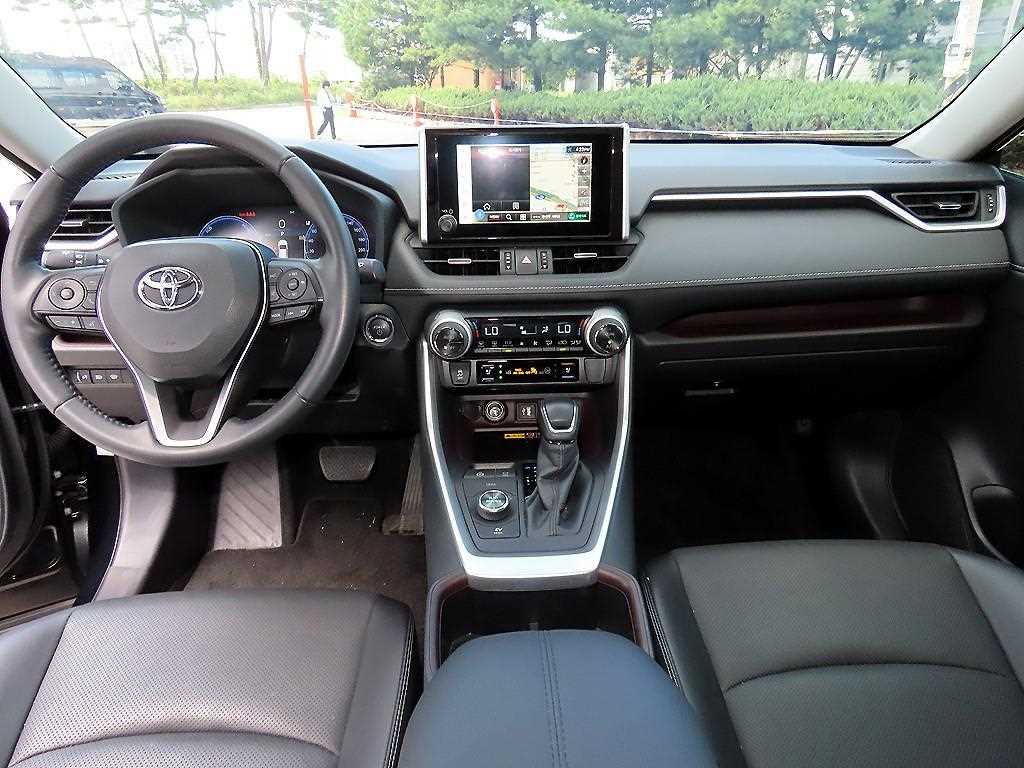 Toyota RAV4 — photo 07