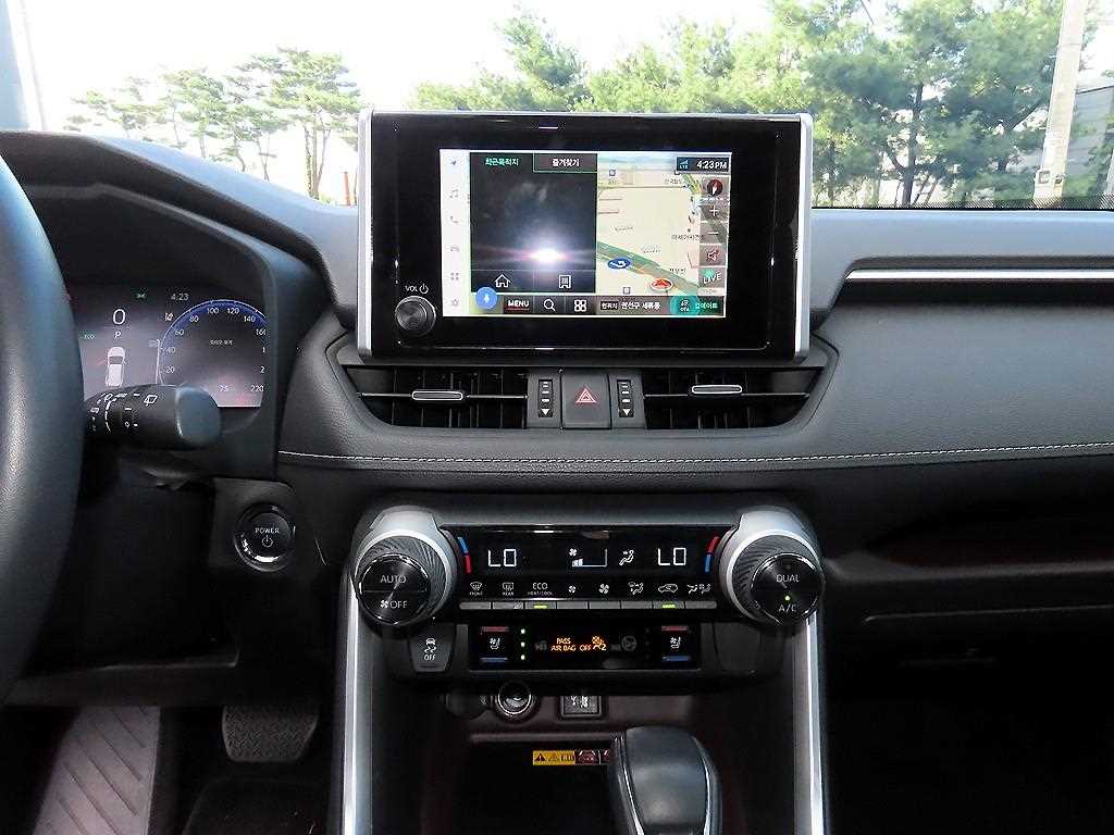 Toyota RAV4 — photo 12