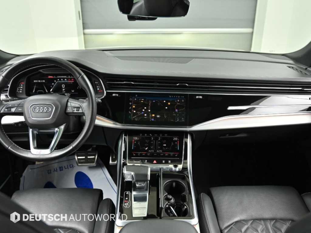 Audi Q8 — photo 07