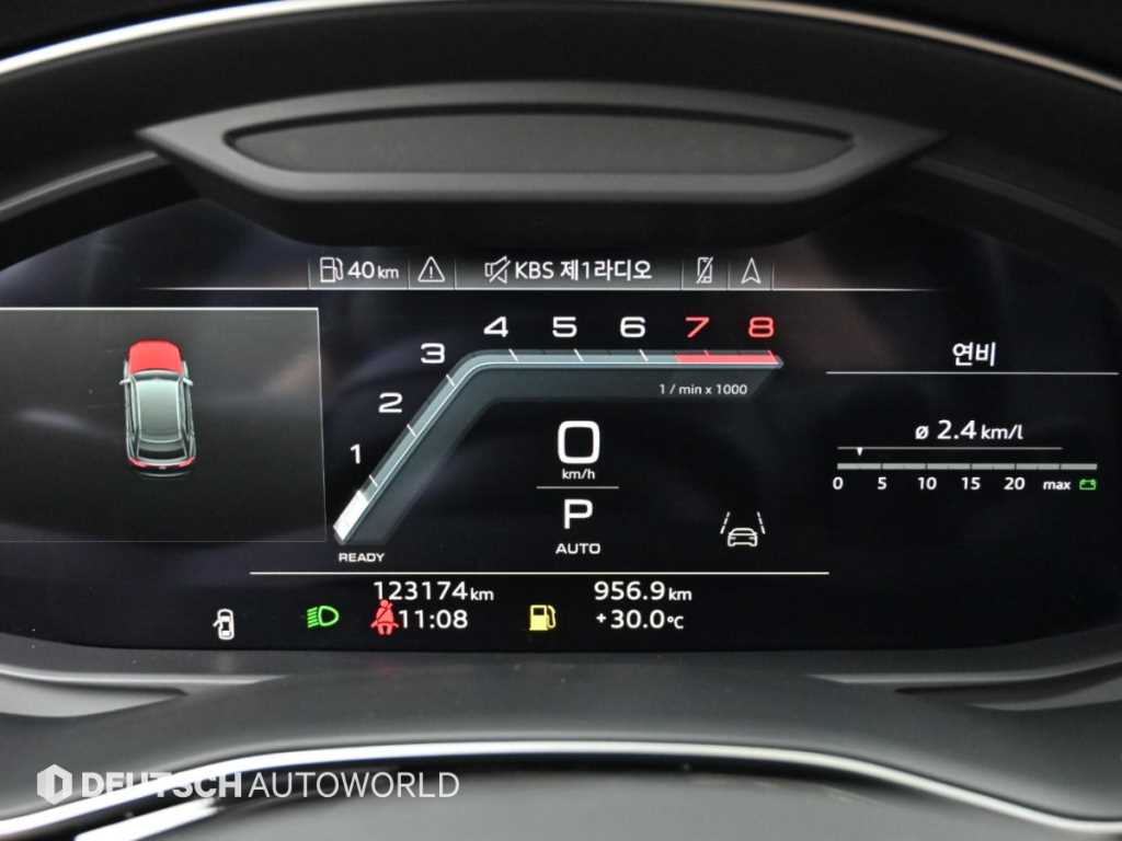 Audi Q8 — photo 08