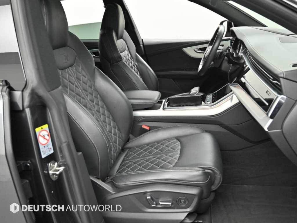 Audi Q8 — photo 10