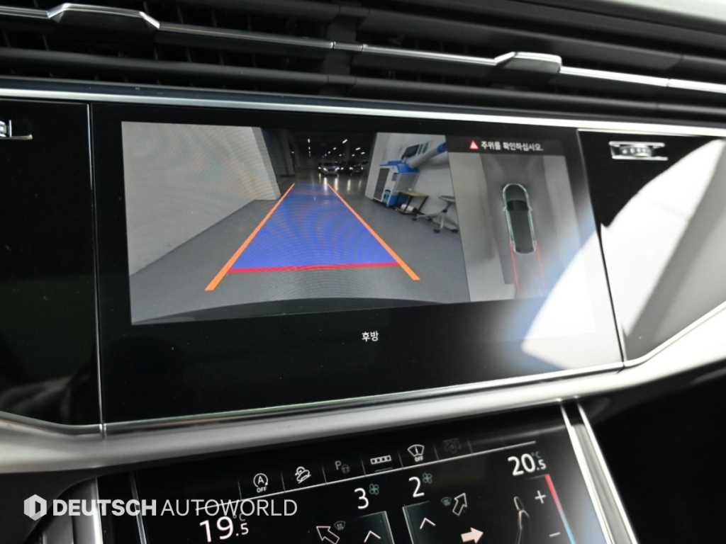 Audi Q8 — photo 15