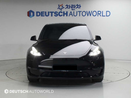 Tesla Model Y — photo 03
