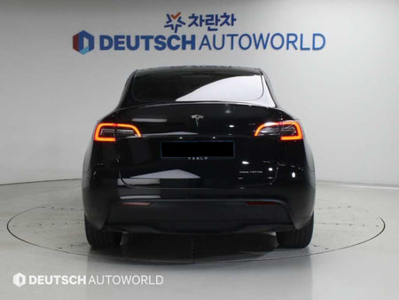 Tesla Model Y — photo 04