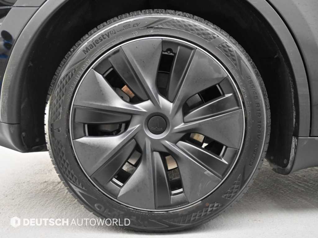 Tesla Model Y — photo 05