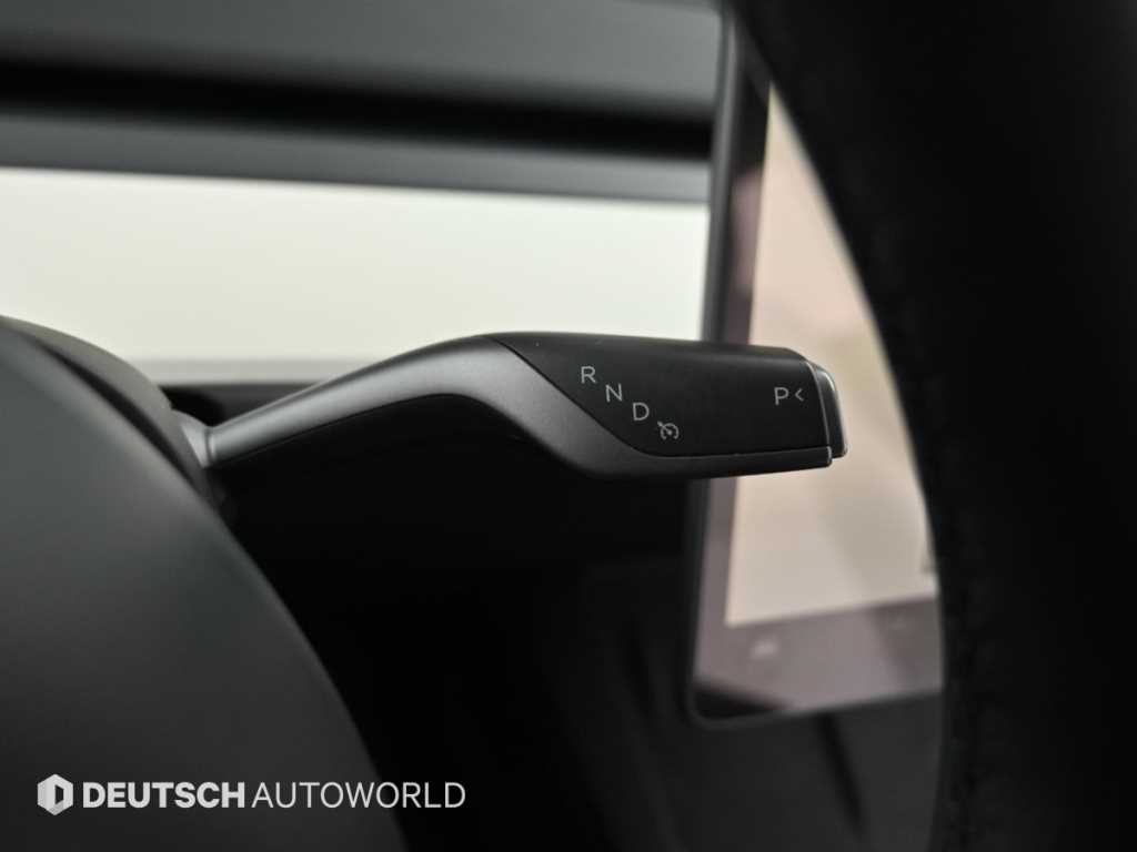 Tesla Model Y — photo 09