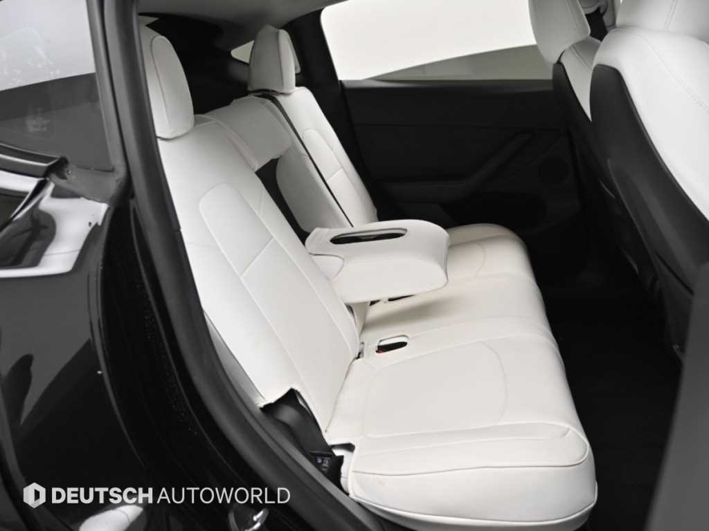 Tesla Model Y — photo 12
