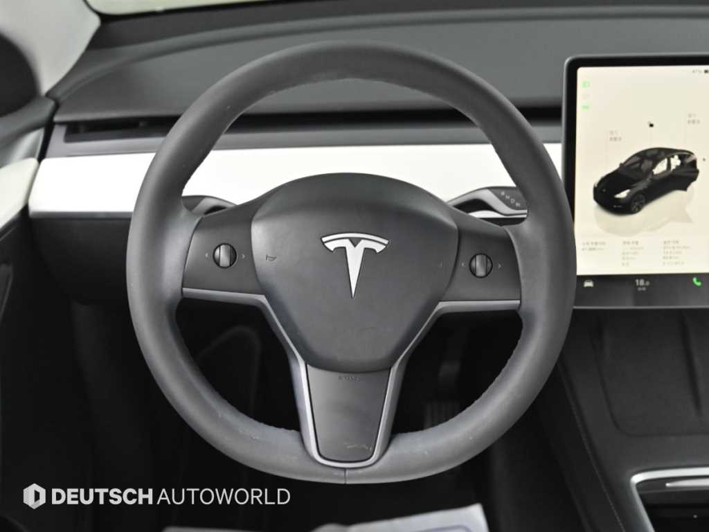 Tesla Model Y — photo 13