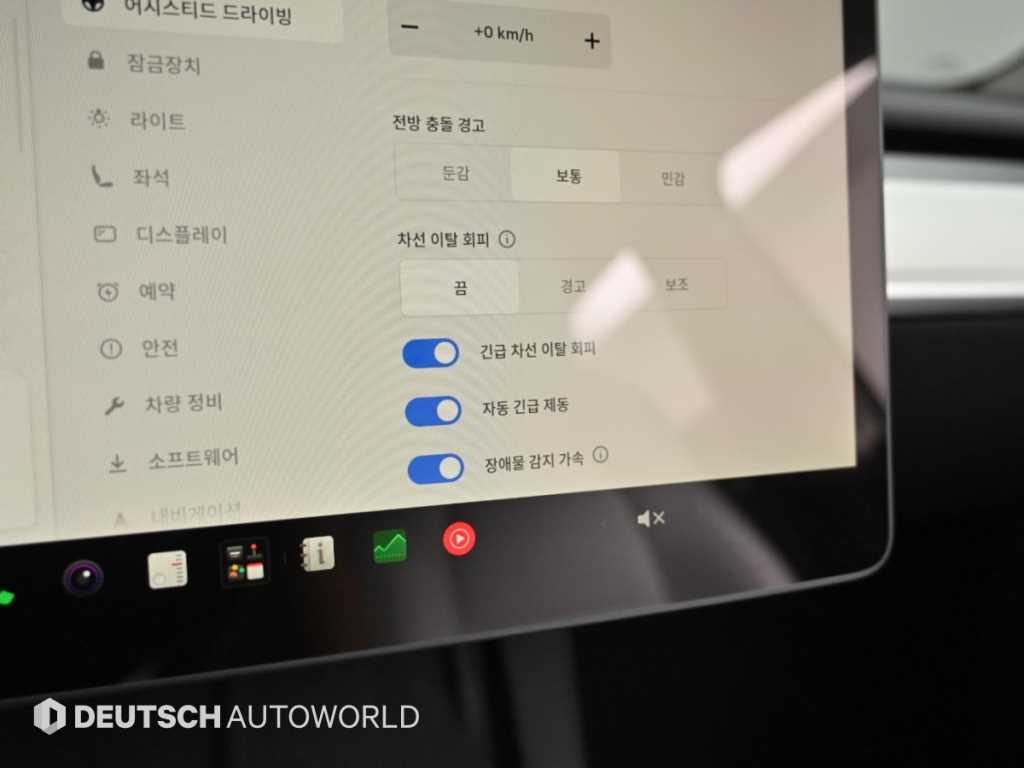 Tesla Model Y — photo 17