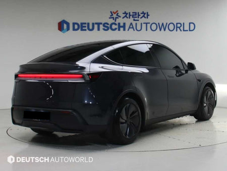 Tesla Model Y — photo 02