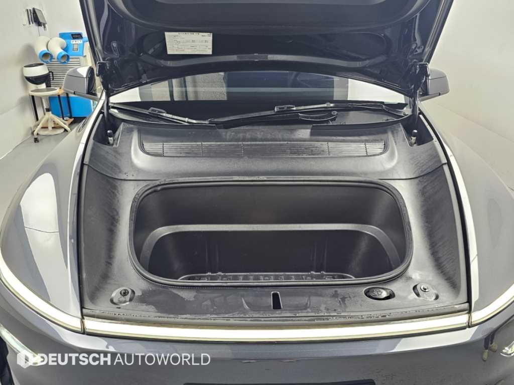 Tesla Model Y — photo 06