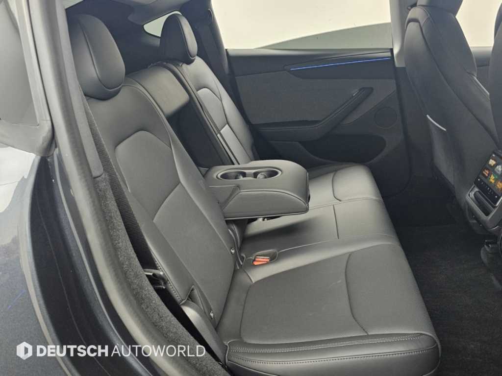 Tesla Model Y — photo 12