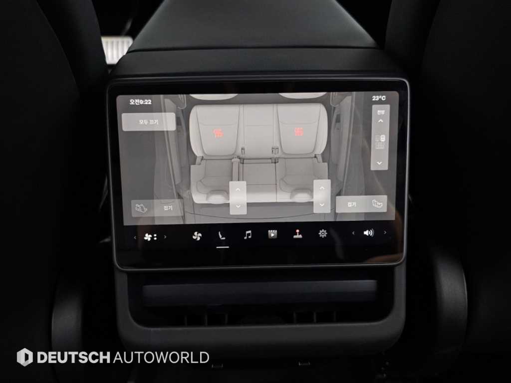 Tesla Model Y — photo 16