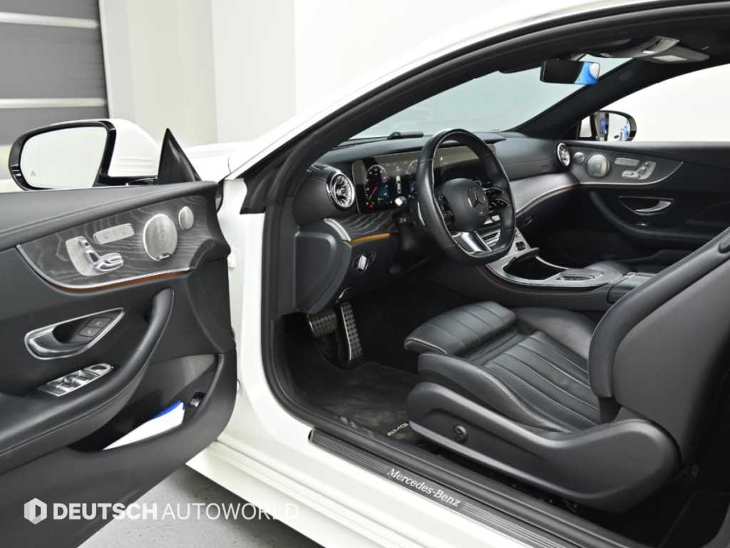 Mercedes-Benz E-Class — photo 11