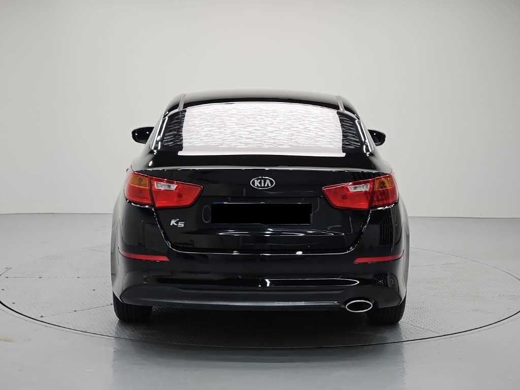 Kia K5 — photo 03