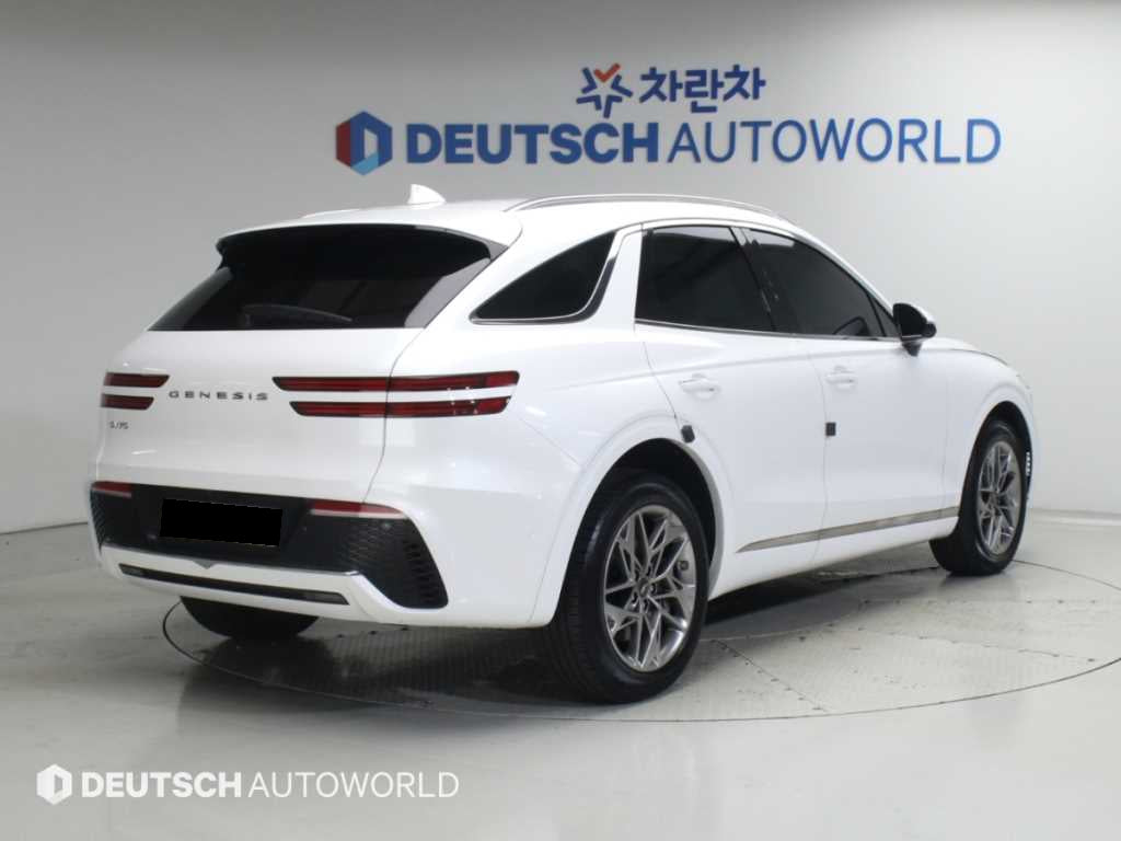 Genesis GV70 — photo 03