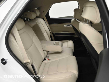 Genesis GV70 — photo 12
