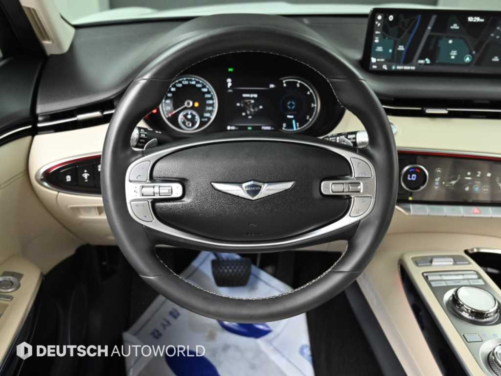 Genesis GV70 — photo 13