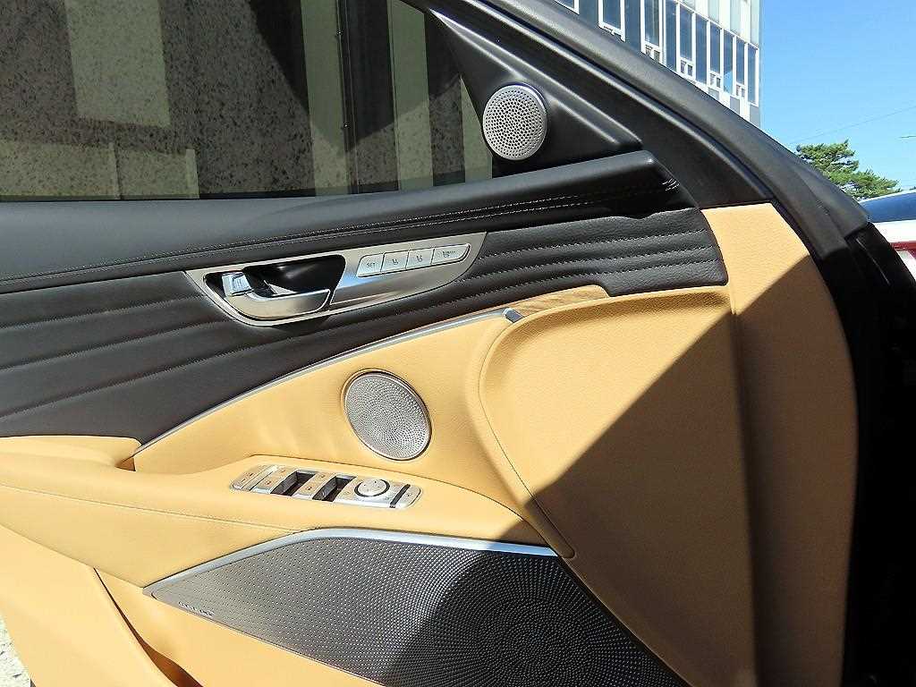 Kia K9 — photo 12