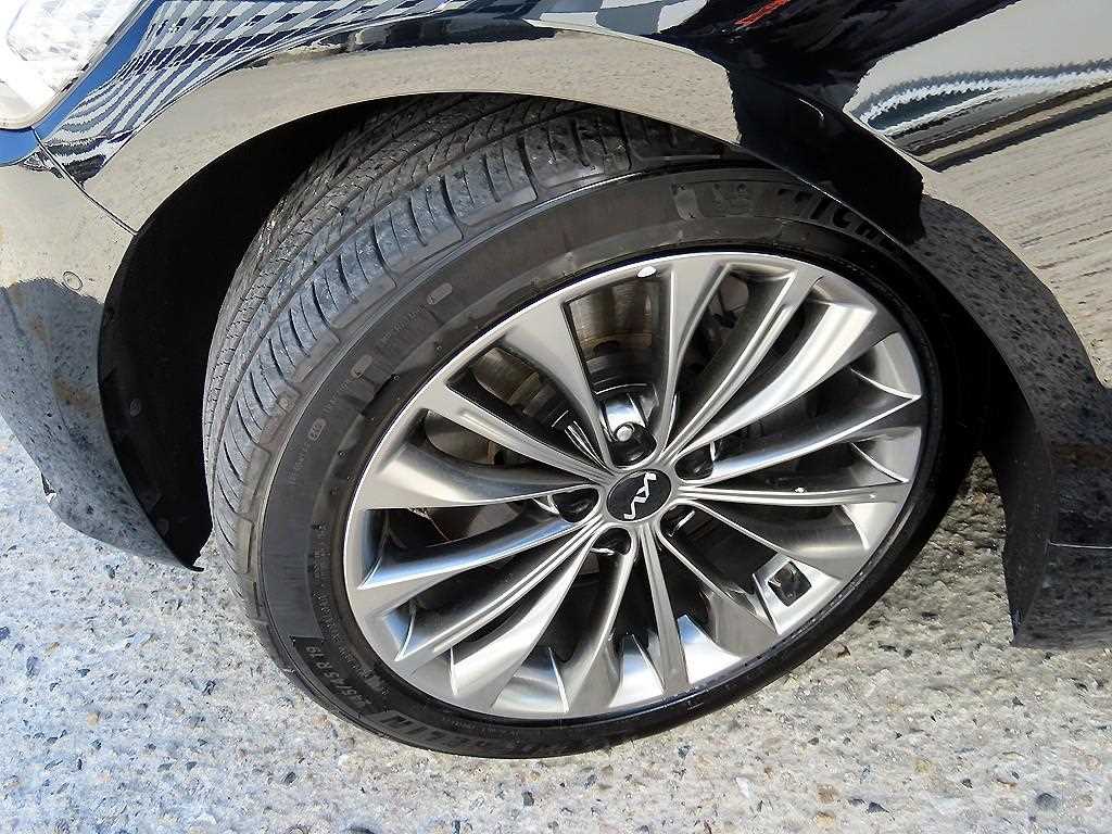 Kia K9 — photo 20