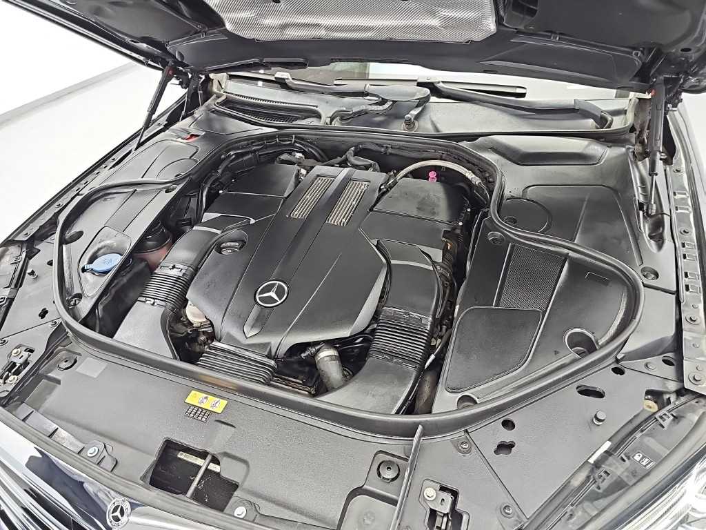 Mercedes-Benz S-Class — photo 16