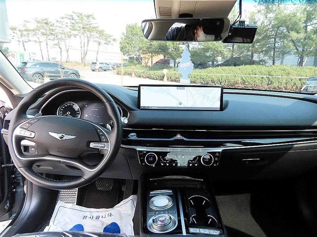 Genesis G80 — photo 07