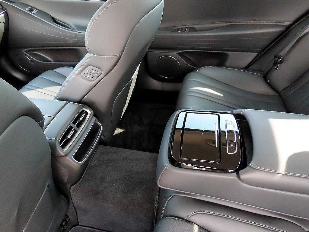 Genesis G80 — photo 17