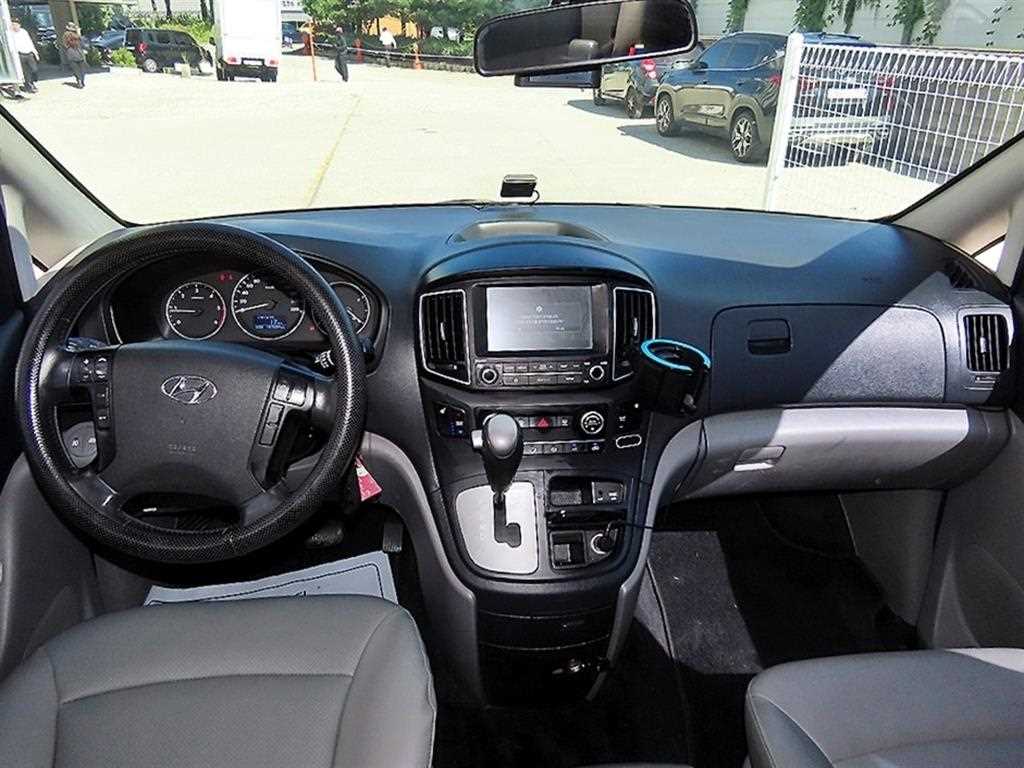 Hyundai Starex — photo 08