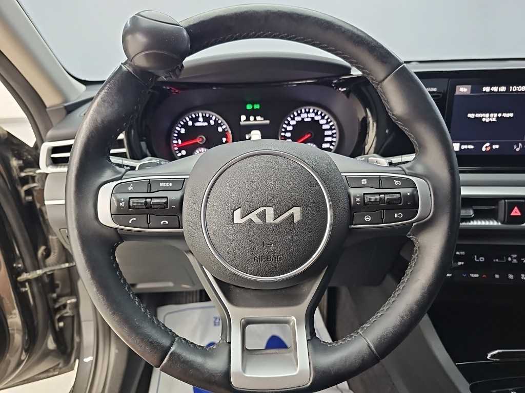 Kia K5 — photo 09