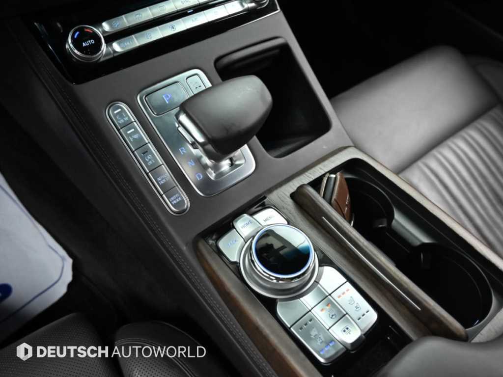 Genesis G90 — photo 09