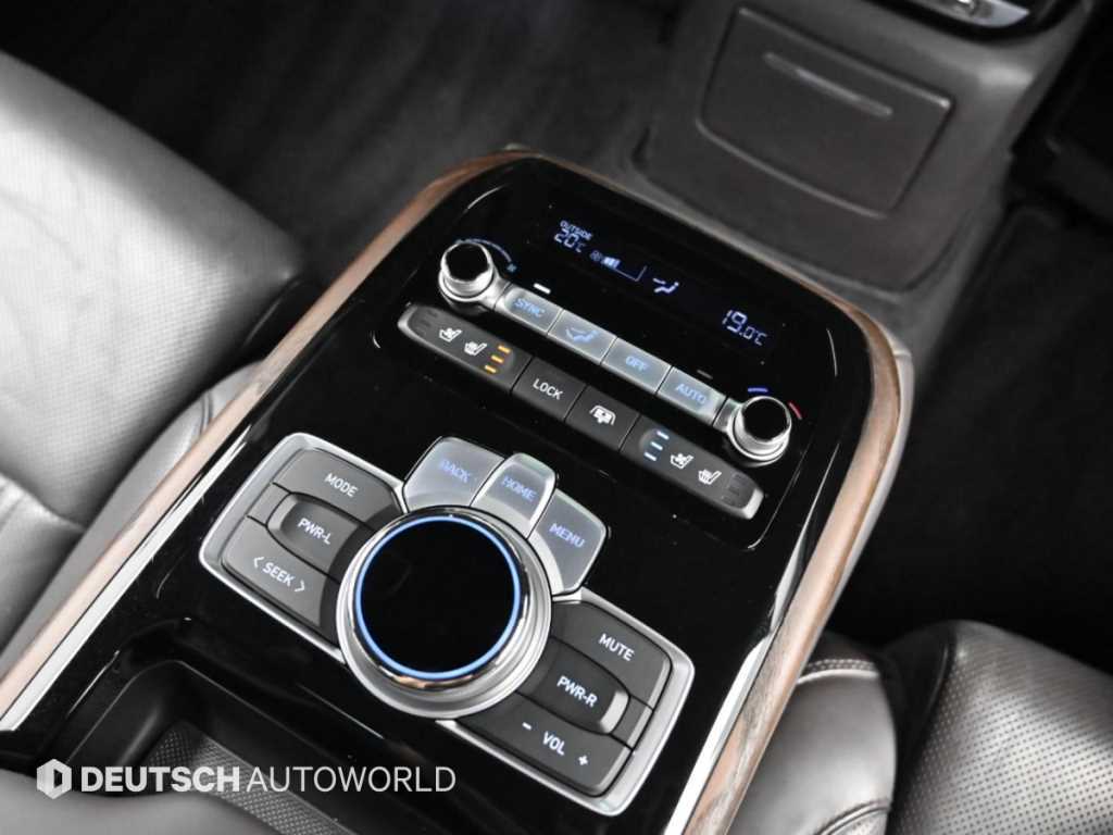 Genesis G90 — photo 16