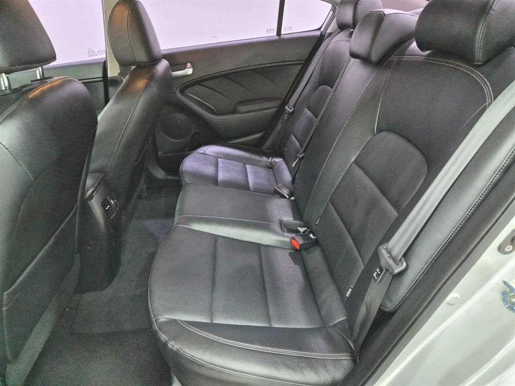 Kia K3 — photo 07